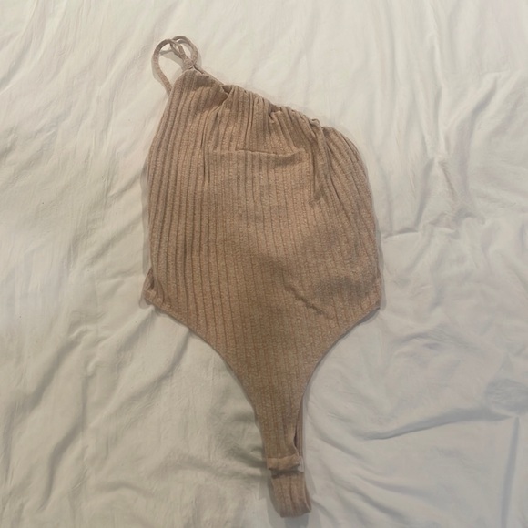 One Shoulder Strappy Bodysuit - Picture 2 of 7